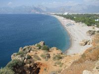 Viduržemio jūros pakrantė ir kalnų siluetas